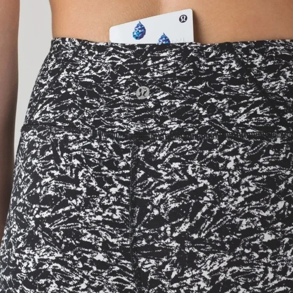 Lululemon Deep Breath Crop 21" Iced Wave White Black - Picture 12 of 13